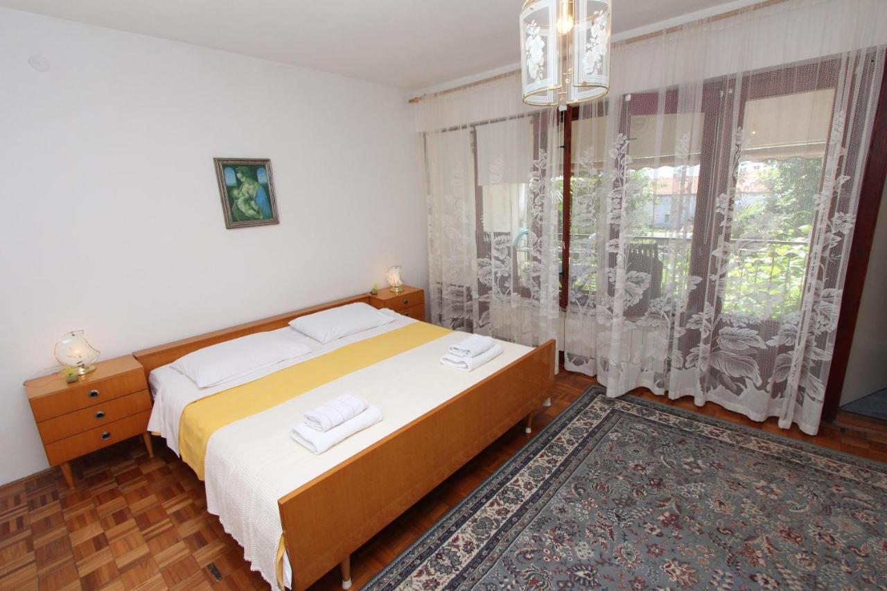 Rooms And Apartments Dino Ровин Екстериор снимка