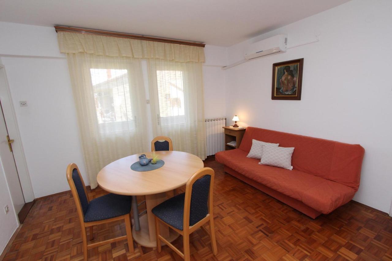 Rooms And Apartments Dino Ровин Екстериор снимка