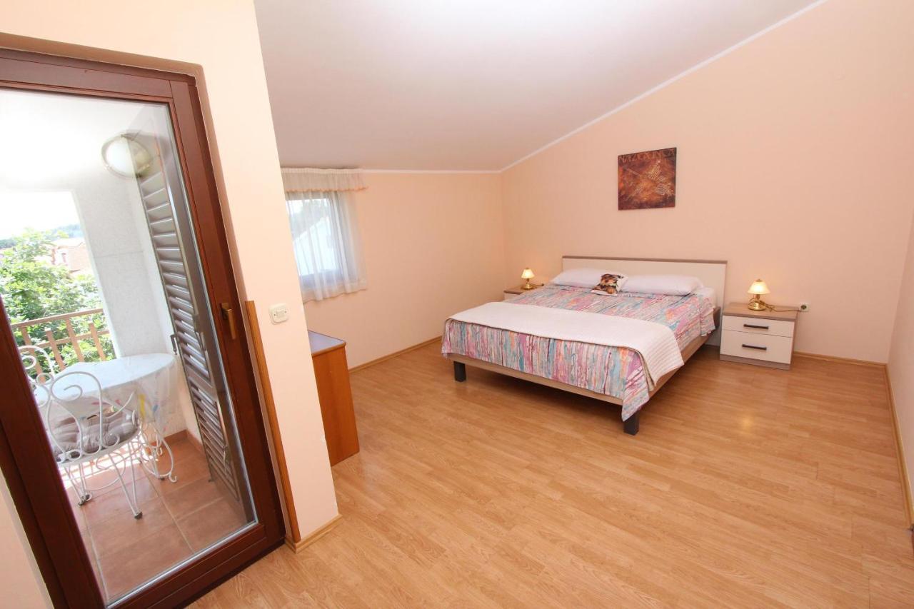 Rooms And Apartments Dino Ровин Екстериор снимка