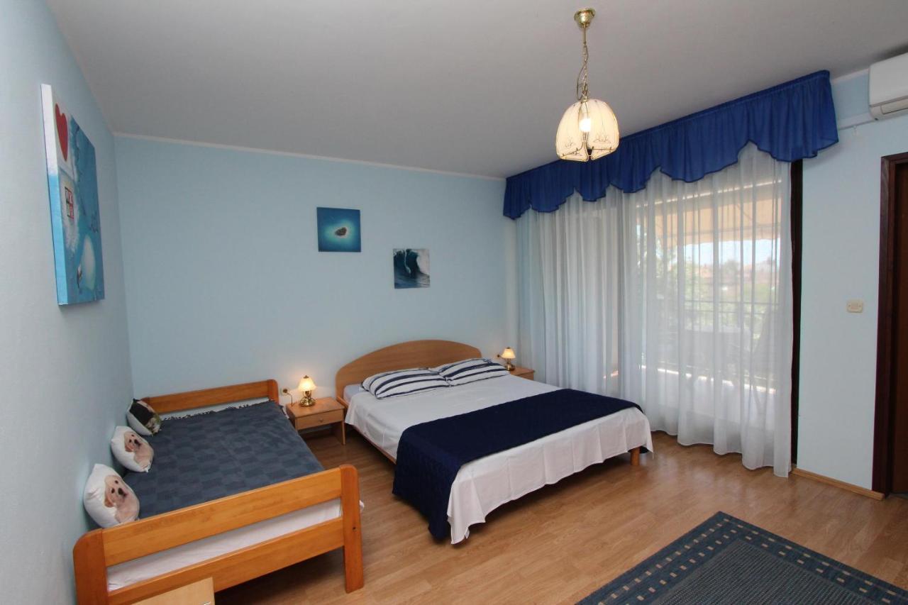 Rooms And Apartments Dino Ровин Екстериор снимка