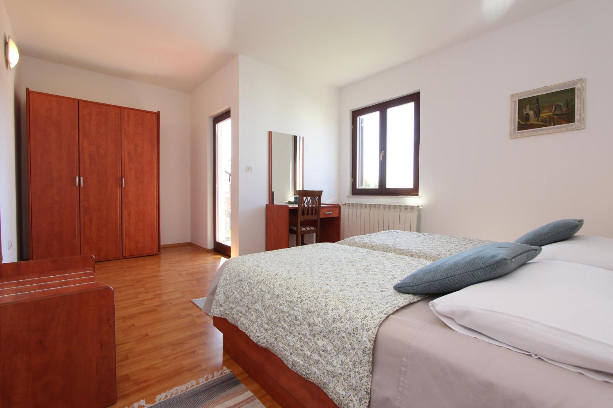 Rooms And Apartments Dino Ровин Екстериор снимка