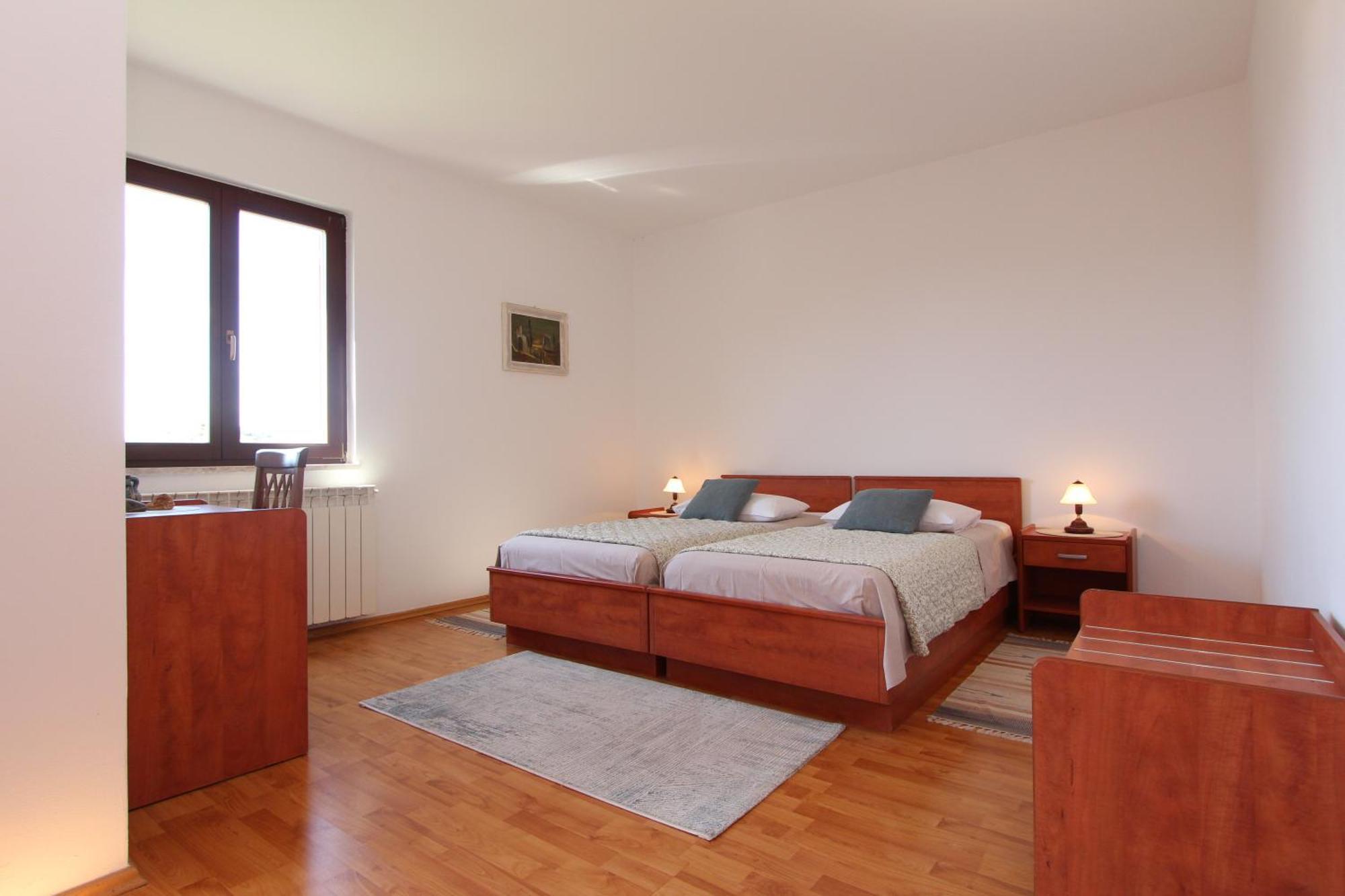 Rooms And Apartments Dino Ровин Екстериор снимка